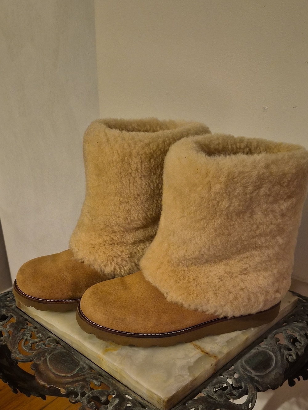 UGG- Size US9/EU40 Women's Chestnut Suede Shearling Pull-On Ankle Boots